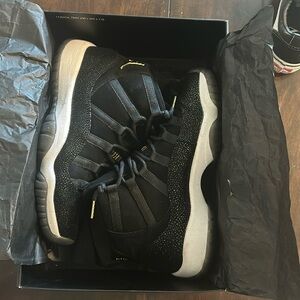 Jordan 11 Retro Heiress Black Gold Grade School Size
